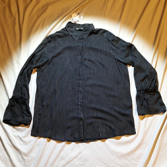 Striped bell sleeve top - Picture 2 of 15